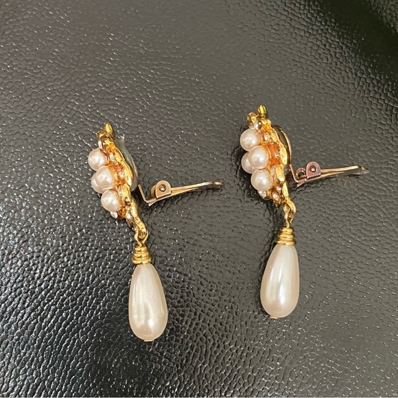 Vintage Faux Pearl Rhinestones Victorian Teardrop Clip Earrings - Picture 4 of 10